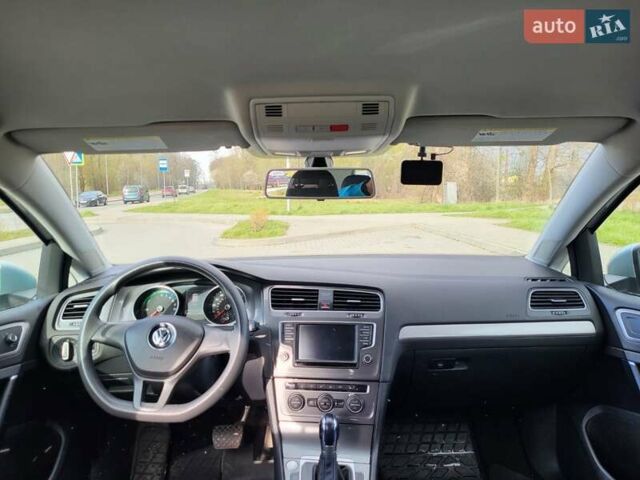 Серый Фольксваген e-Golf, объемом двигателя 0 л и пробегом 98 тыс. км за 9300 $, фото 9 на Automoto.ua