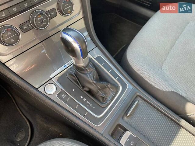 Серый Фольксваген e-Golf, объемом двигателя 0 л и пробегом 115 тыс. км за 8500 $, фото 15 на Automoto.ua