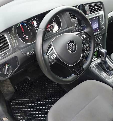 Серый Фольксваген e-Golf, объемом двигателя 0 л и пробегом 92 тыс. км за 9500 $, фото 11 на Automoto.ua