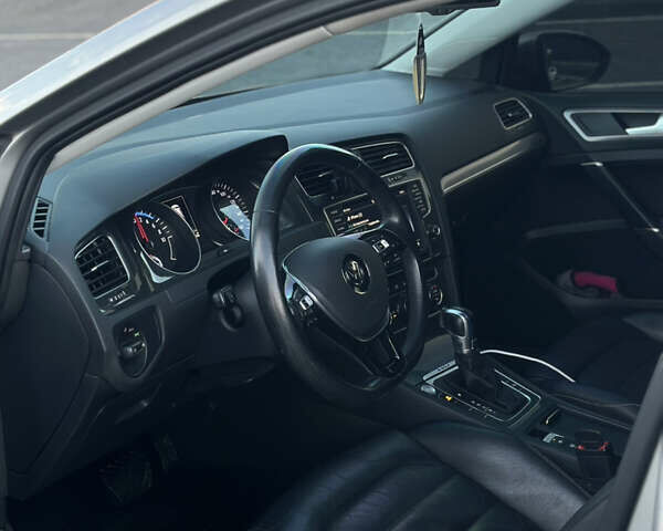 Серый Фольксваген e-Golf, объемом двигателя 0 л и пробегом 159 тыс. км за 9000 $, фото 12 на Automoto.ua