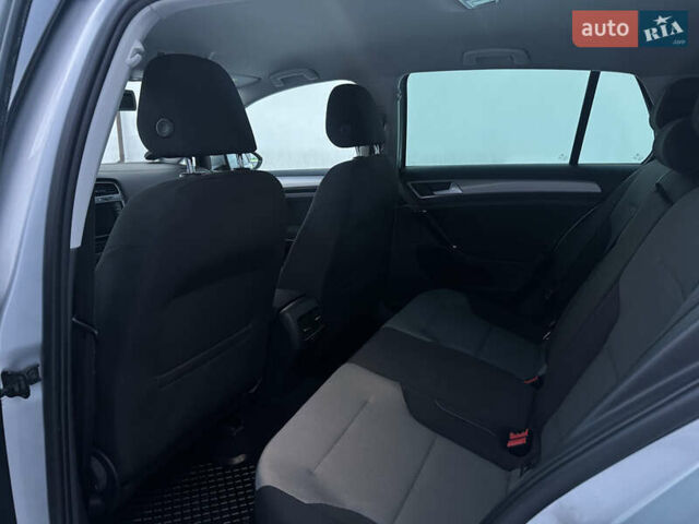 Серый Фольксваген e-Golf, объемом двигателя 0 л и пробегом 90 тыс. км за 8700 $, фото 10 на Automoto.ua