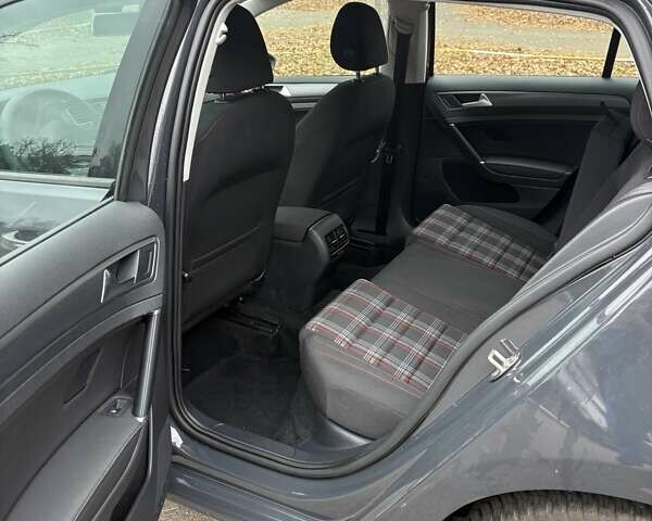 Серый Фольксваген e-Golf, объемом двигателя 0 л и пробегом 96 тыс. км за 8800 $, фото 18 на Automoto.ua