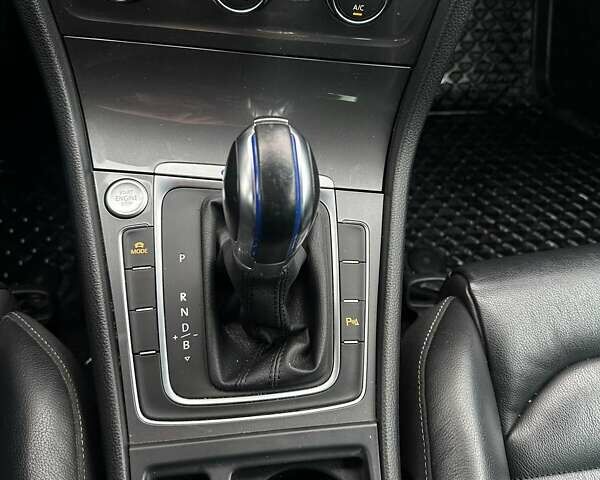 Серый Фольксваген e-Golf, объемом двигателя 0 л и пробегом 107 тыс. км за 10300 $, фото 13 на Automoto.ua