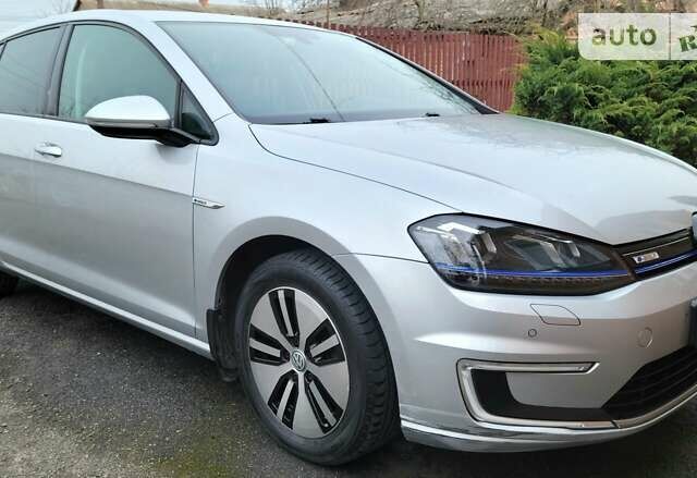 Серый Фольксваген e-Golf, объемом двигателя 0 л и пробегом 133 тыс. км за 9200 $, фото 2 на Automoto.ua