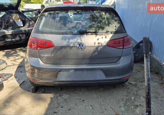 Серый Фольксваген e-Golf, объемом двигателя 0 л и пробегом 103 тыс. км за 6900 $, фото 7 на Automoto.ua