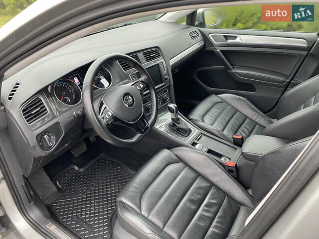 Серый Фольксваген e-Golf, объемом двигателя 0 л и пробегом 110 тыс. км за 8800 $, фото 22 на Automoto.ua