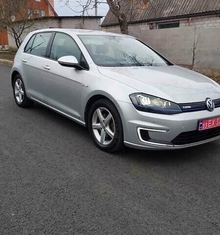 Серый Фольксваген e-Golf, объемом двигателя 0 л и пробегом 92 тыс. км за 9500 $, фото 2 на Automoto.ua