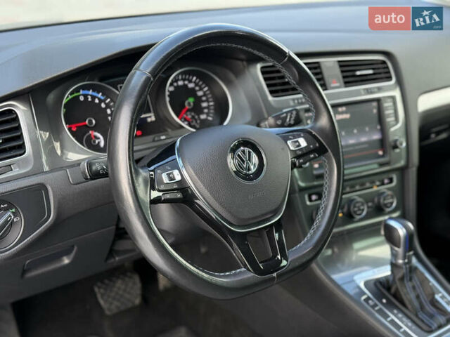 Серый Фольксваген e-Golf, объемом двигателя 0 л и пробегом 129 тыс. км за 8300 $, фото 28 на Automoto.ua