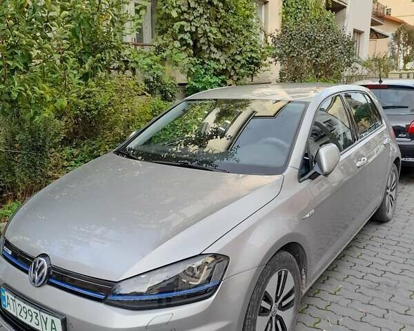 Серый Фольксваген e-Golf, объемом двигателя 0 л и пробегом 70 тыс. км за 11500 $, фото 3 на Automoto.ua