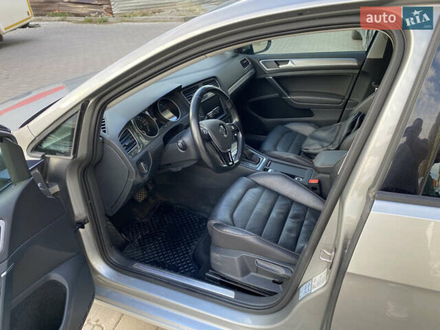 Серый Фольксваген e-Golf, объемом двигателя 0 л и пробегом 148 тыс. км за 9799 $, фото 18 на Automoto.ua