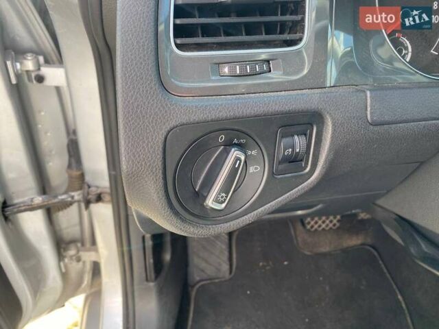 Серый Фольксваген e-Golf, объемом двигателя 0 л и пробегом 115 тыс. км за 8500 $, фото 10 на Automoto.ua