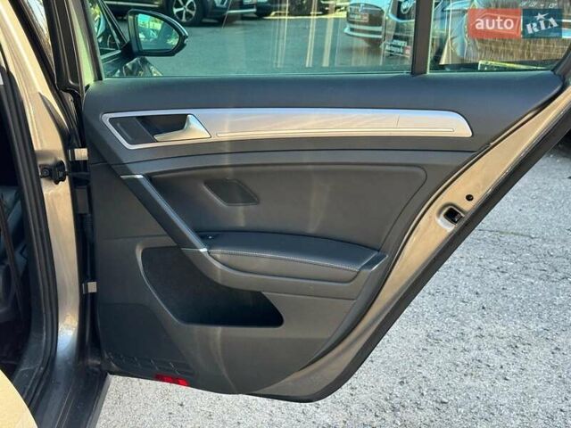 Серый Фольксваген e-Golf, объемом двигателя 0 л и пробегом 72 тыс. км за 11390 $, фото 21 на Automoto.ua