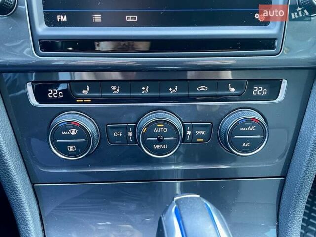 Серый Фольксваген e-Golf, объемом двигателя 0 л и пробегом 119 тыс. км за 10700 $, фото 28 на Automoto.ua