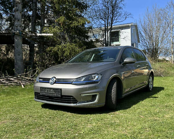 Серый Фольксваген e-Golf, объемом двигателя 0 л и пробегом 126 тыс. км за 8600 $, фото 2 на Automoto.ua