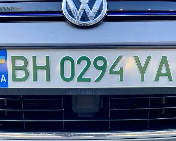 Серый Фольксваген e-Golf, объемом двигателя 0 л и пробегом 119 тыс. км за 10700 $, фото 8 на Automoto.ua