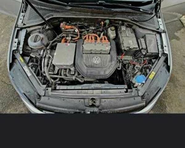 Серый Фольксваген e-Golf, объемом двигателя 2.4 л и пробегом 150 тыс. км за 7900 $, фото 2 на Automoto.ua