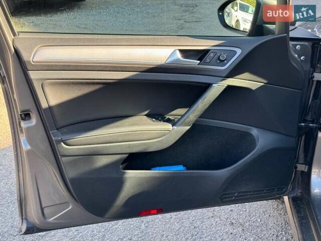 Серый Фольксваген e-Golf, объемом двигателя 0 л и пробегом 72 тыс. км за 11390 $, фото 12 на Automoto.ua