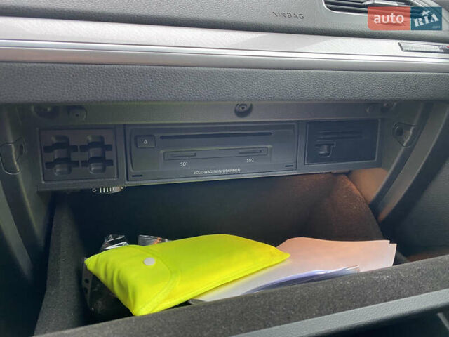 Серый Фольксваген e-Golf, объемом двигателя 0 л и пробегом 110 тыс. км за 8800 $, фото 30 на Automoto.ua