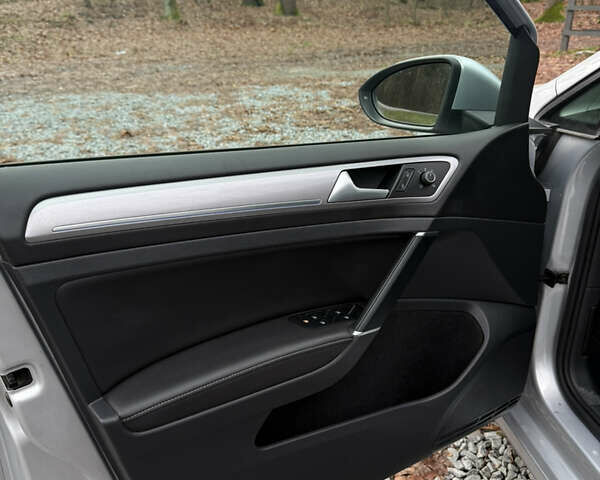 Серый Фольксваген e-Golf, объемом двигателя 0 л и пробегом 120 тыс. км за 7999 $, фото 16 на Automoto.ua