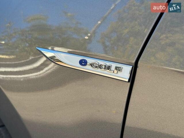 Серый Фольксваген e-Golf, объемом двигателя 0 л и пробегом 72 тыс. км за 11390 $, фото 10 на Automoto.ua