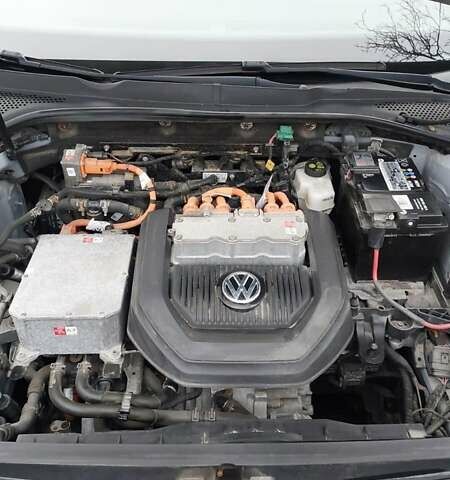 Серый Фольксваген e-Golf, объемом двигателя 0 л и пробегом 92 тыс. км за 9500 $, фото 14 на Automoto.ua