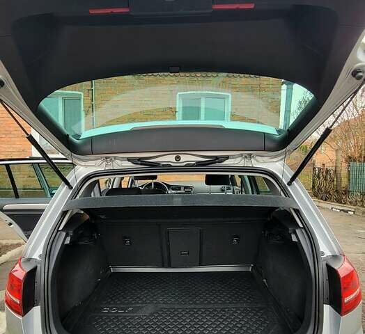 Серый Фольксваген e-Golf, объемом двигателя 0 л и пробегом 133 тыс. км за 9200 $, фото 11 на Automoto.ua