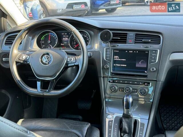 Серый Фольксваген e-Golf, объемом двигателя 0 л и пробегом 72 тыс. км за 11390 $, фото 25 на Automoto.ua