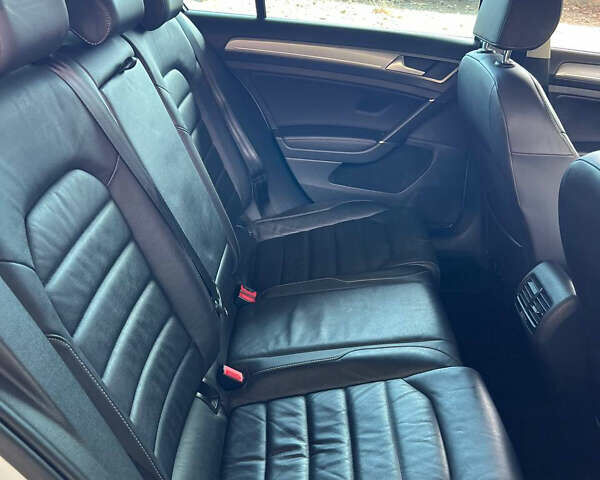 Серый Фольксваген e-Golf, объемом двигателя 0 л и пробегом 113 тыс. км за 9999 $, фото 9 на Automoto.ua