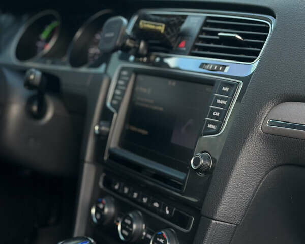 Серый Фольксваген e-Golf, объемом двигателя 0 л и пробегом 159 тыс. км за 9000 $, фото 24 на Automoto.ua