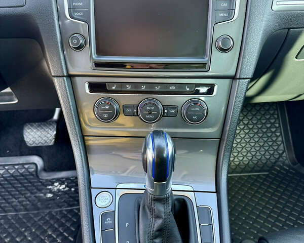 Сірий Фольксваген e-Golf, об'ємом двигуна 0 л та пробігом 130 тис. км за 9299 $, фото 39 на Automoto.ua