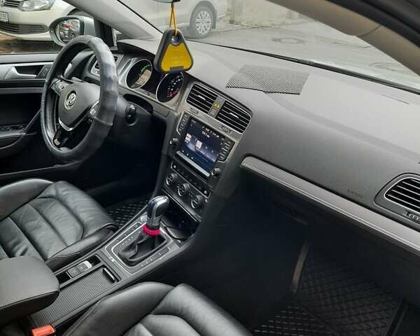 Серый Фольксваген e-Golf, объемом двигателя 0 л и пробегом 70 тыс. км за 11500 $, фото 6 на Automoto.ua