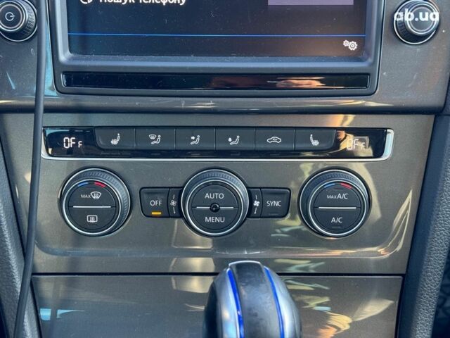 Серый Фольксваген e-Golf, объемом двигателя 0 л и пробегом 72 тыс. км за 11390 $, фото 30 на Automoto.ua