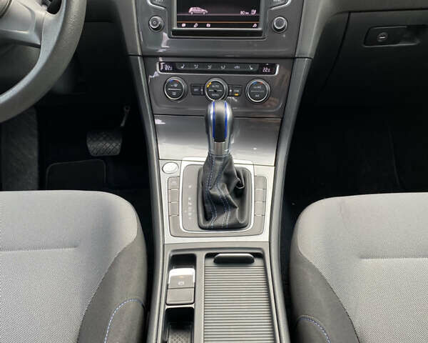 Сірий Фольксваген e-Golf, об'ємом двигуна 0 л та пробігом 87 тис. км за 11800 $, фото 25 на Automoto.ua