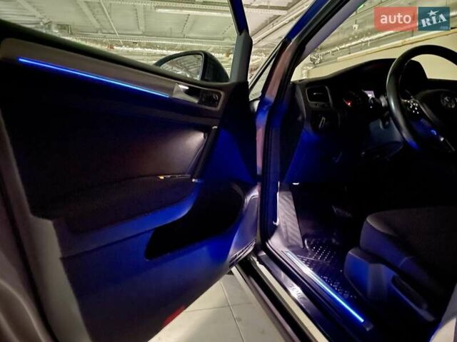 Серый Фольксваген e-Golf, объемом двигателя 0 л и пробегом 119 тыс. км за 10700 $, фото 63 на Automoto.ua