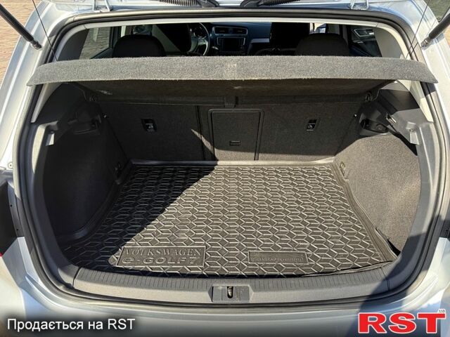 Серый Фольксваген e-Golf, объемом двигателя 0 л и пробегом 77 тыс. км за 10500 $, фото 4 на Automoto.ua