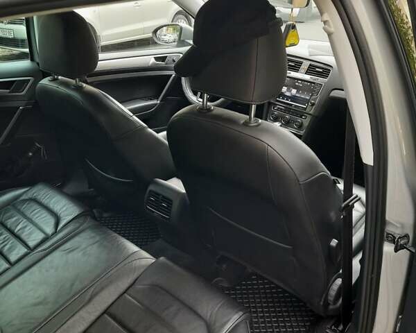 Серый Фольксваген e-Golf, объемом двигателя 0 л и пробегом 70 тыс. км за 11500 $, фото 8 на Automoto.ua