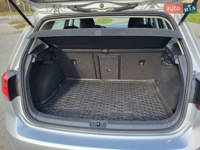 Серый Фольксваген e-Golf, объемом двигателя 0 л и пробегом 98 тыс. км за 9300 $, фото 32 на Automoto.ua