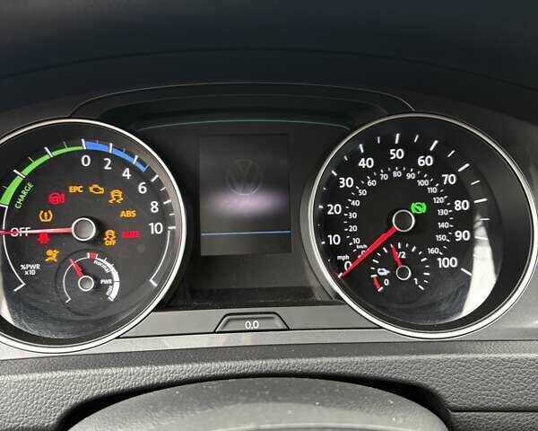 Серый Фольксваген e-Golf, объемом двигателя 0 л и пробегом 96 тыс. км за 9100 $, фото 14 на Automoto.ua