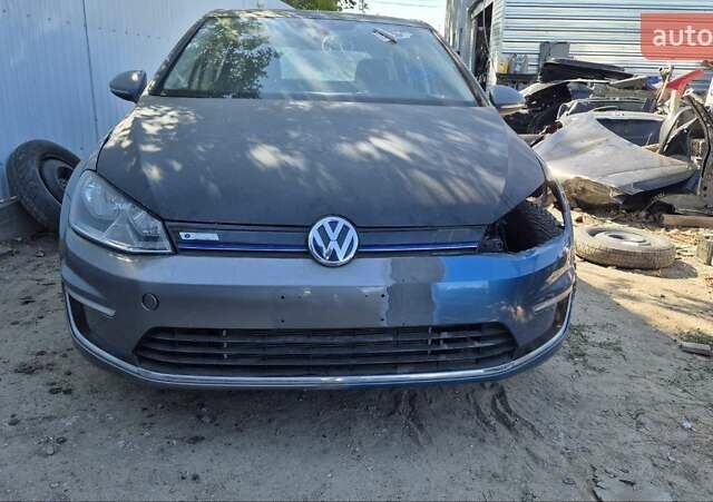 Серый Фольксваген e-Golf, объемом двигателя 0 л и пробегом 103 тыс. км за 6900 $, фото 1 на Automoto.ua
