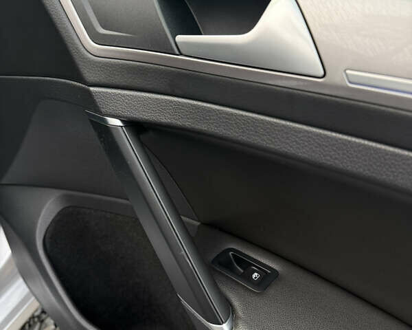 Серый Фольксваген e-Golf, объемом двигателя 0 л и пробегом 120 тыс. км за 7999 $, фото 34 на Automoto.ua