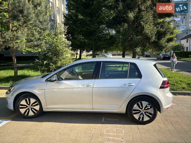 Серый Фольксваген e-Golf, объемом двигателя 0 л и пробегом 65 тыс. км за 10500 $, фото 2 на Automoto.ua