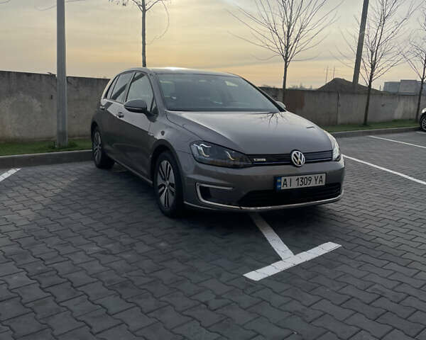 Серый Фольксваген e-Golf, объемом двигателя 0 л и пробегом 97 тыс. км за 11999 $, фото 1 на Automoto.ua