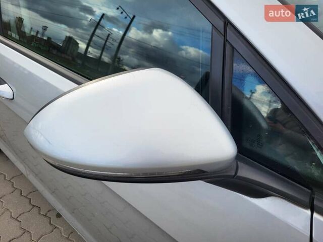 Серый Фольксваген e-Golf, объемом двигателя 0 л и пробегом 98 тыс. км за 9300 $, фото 28 на Automoto.ua