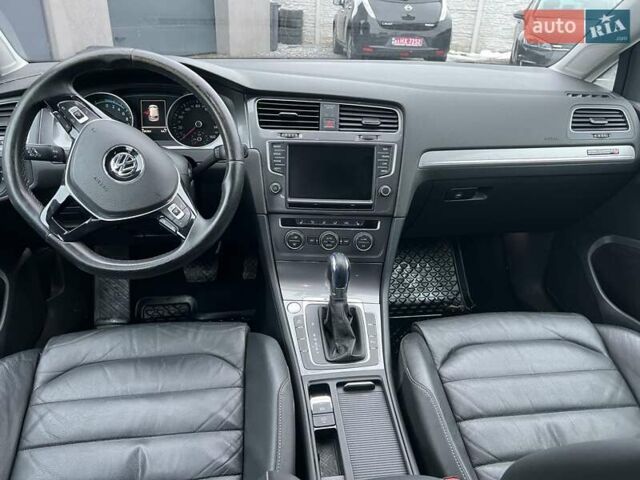 Серый Фольксваген e-Golf, объемом двигателя 0 л и пробегом 127 тыс. км за 7950 $, фото 26 на Automoto.ua