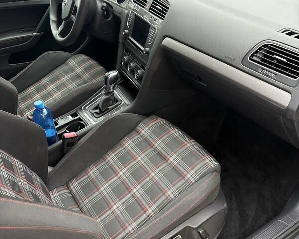 Серый Фольксваген e-Golf, объемом двигателя 0 л и пробегом 96 тыс. км за 8800 $, фото 16 на Automoto.ua