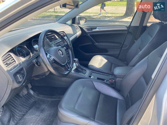 Серый Фольксваген e-Golf, объемом двигателя 0 л и пробегом 100 тыс. км за 9900 $, фото 5 на Automoto.ua