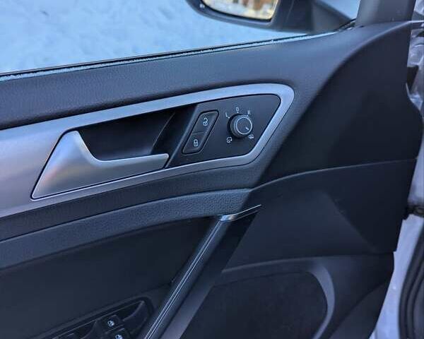 Сірий Фольксваген e-Golf, об'ємом двигуна 0 л та пробігом 122 тис. км за 9499 $, фото 18 на Automoto.ua