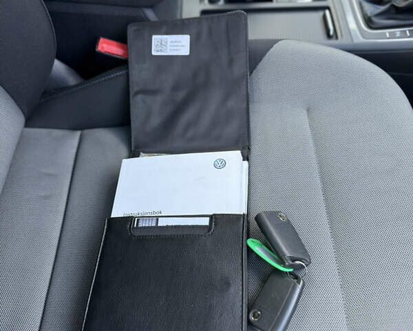 Серый Фольксваген e-Golf, объемом двигателя 0 л и пробегом 129 тыс. км за 8300 $, фото 35 на Automoto.ua