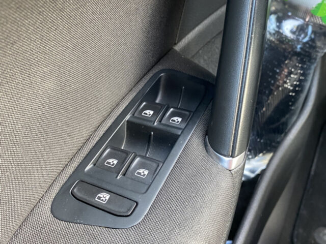 Серый Фольксваген e-Golf, объемом двигателя 0 л и пробегом 87 тыс. км за 10500 $, фото 32 на Automoto.ua