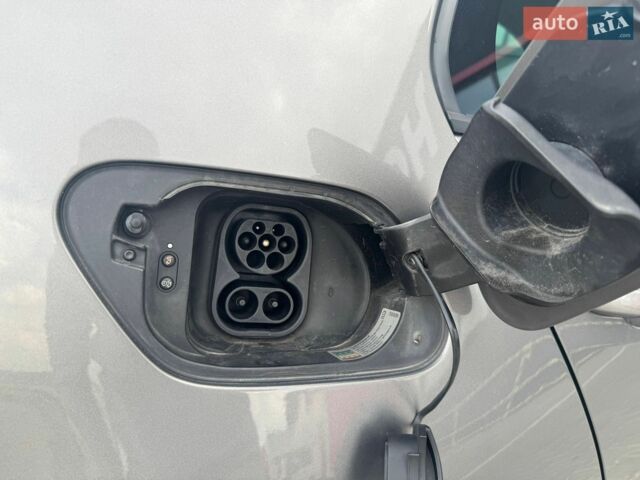 Серый Фольксваген e-Golf, объемом двигателя 0 л и пробегом 150 тыс. км за 8899 $, фото 10 на Automoto.ua